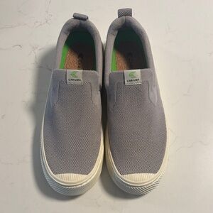 Cariuma Unisex Light Gray Slip-On Sneakers - Mens 8, Women’s size 9.5